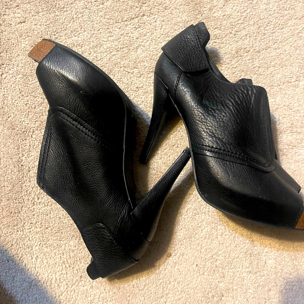 Vince Camuto Peeptoe Heels size 11